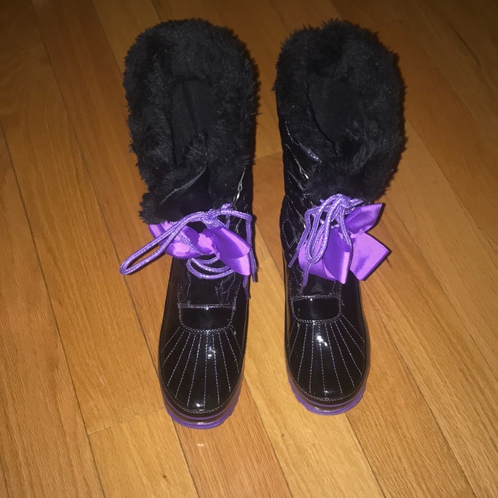 Big Girl Snow Boot -worn once, looks brand new.